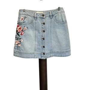 PACSUN Denim Floral Embroidered Skirt
Size 28
